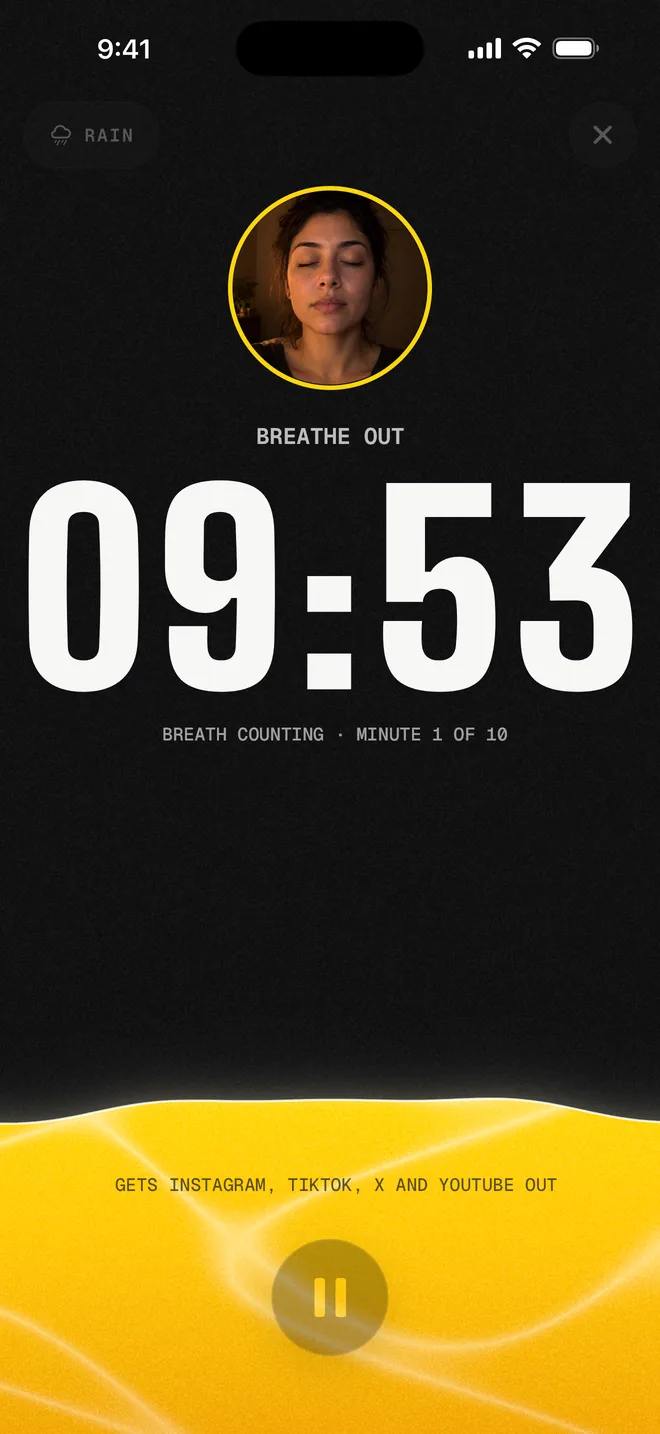 A sit with the eyes check: the camera ring shows a face with eyes closed while the clock counts down